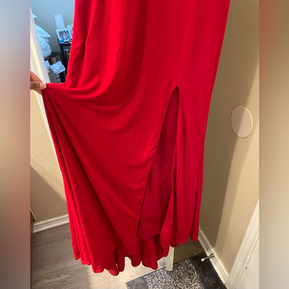 RED FORMAL/PROM DRESS - Picture 8 of 8